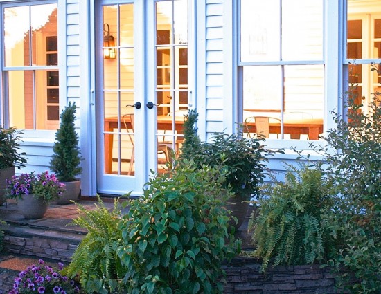 Retractable vs. Sliding vs. Swinging Screen Doors: Which Is Right for Your Home?